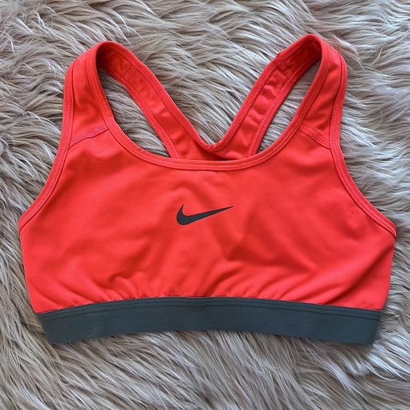 Hot pink Nike racerback sports bra 🌺✔️ - Picture 2 of 4